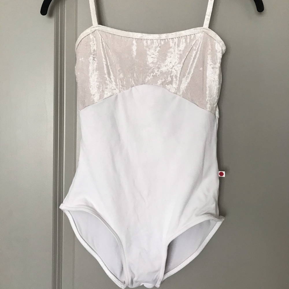 Yumiko Denise style white velvet microfiber leo